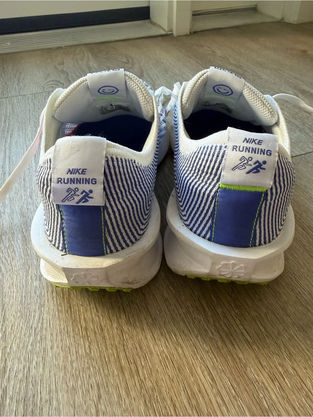 Nike Interact Run Women’s Size 9 White Blue Pink Green Running Shoes Sneakers